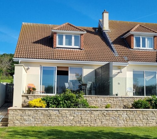 Field View, whole annexe