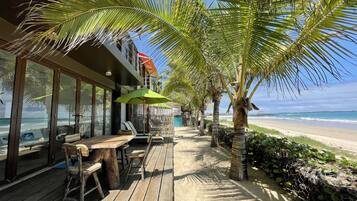 40-inch Smart TV with cable channels, Netflix, streaming services