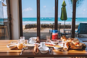 Daily buffet breakfast for a fee - Mi Playa Galapagos Beachfront (Puerto Villamil)