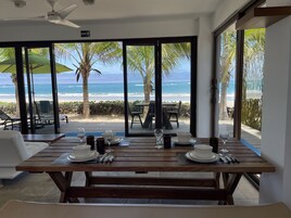 40-吋智慧型電視、有線頻道、Netflix、串流服務