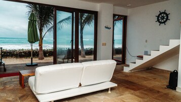 Una Smart TV, Netflix, servicios de streaming, una oficina