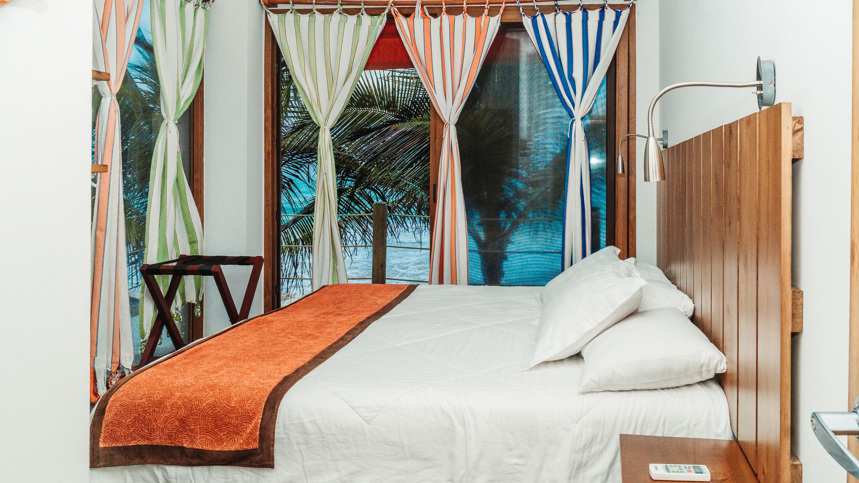 2 Schlafzimmer, hochwertige Bettwaren, Daunenbettdecken