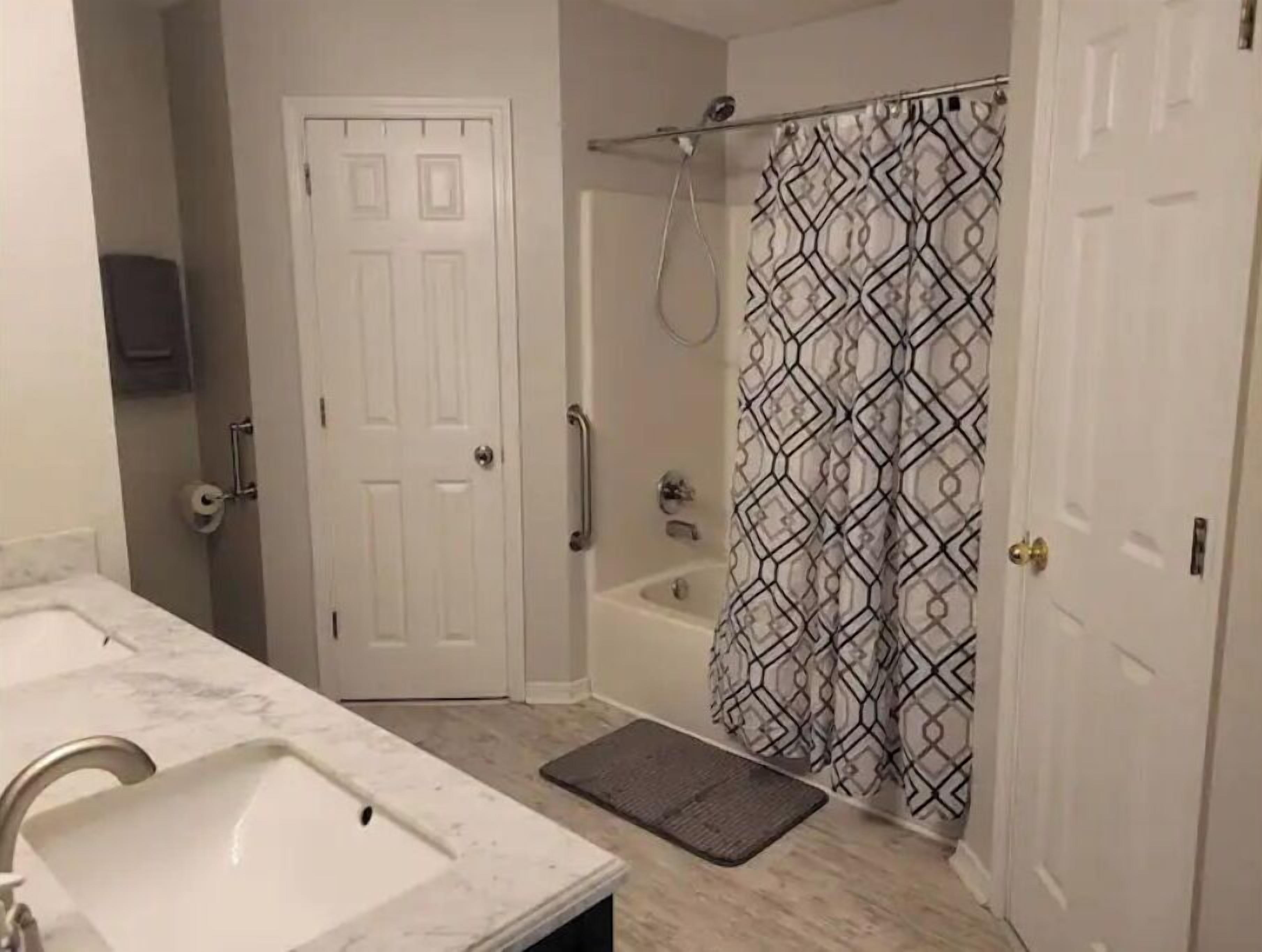 Combined shower/bathtub, hair dryer, towels, soap