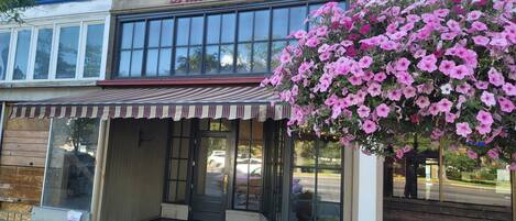 تفاصيل الفندق من الخارج