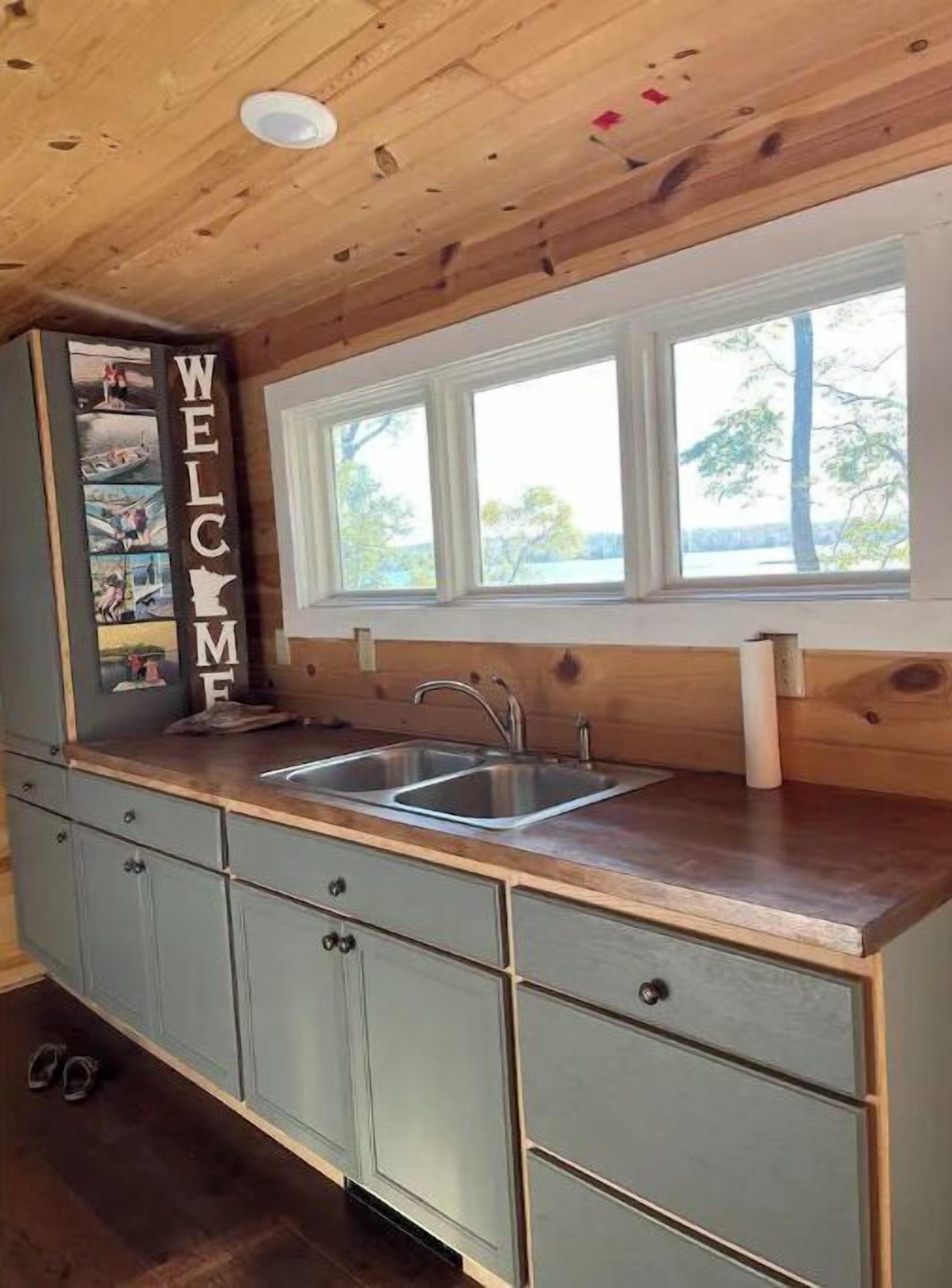 Tostadora y utensilios de cocina 