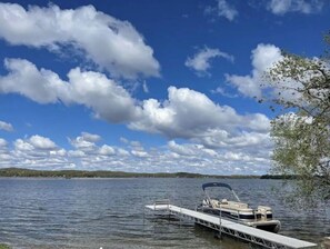 Lake - Private island cabin with ALL the amenities! (Grey Eagle)