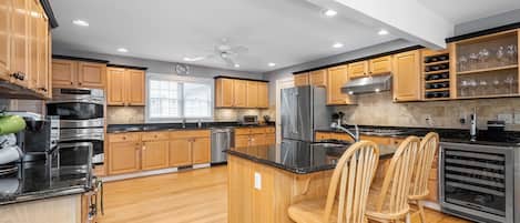 House, Multiple Beds, Hot Tub | Private kitchen | Fridge, microwave, oven, stovetop