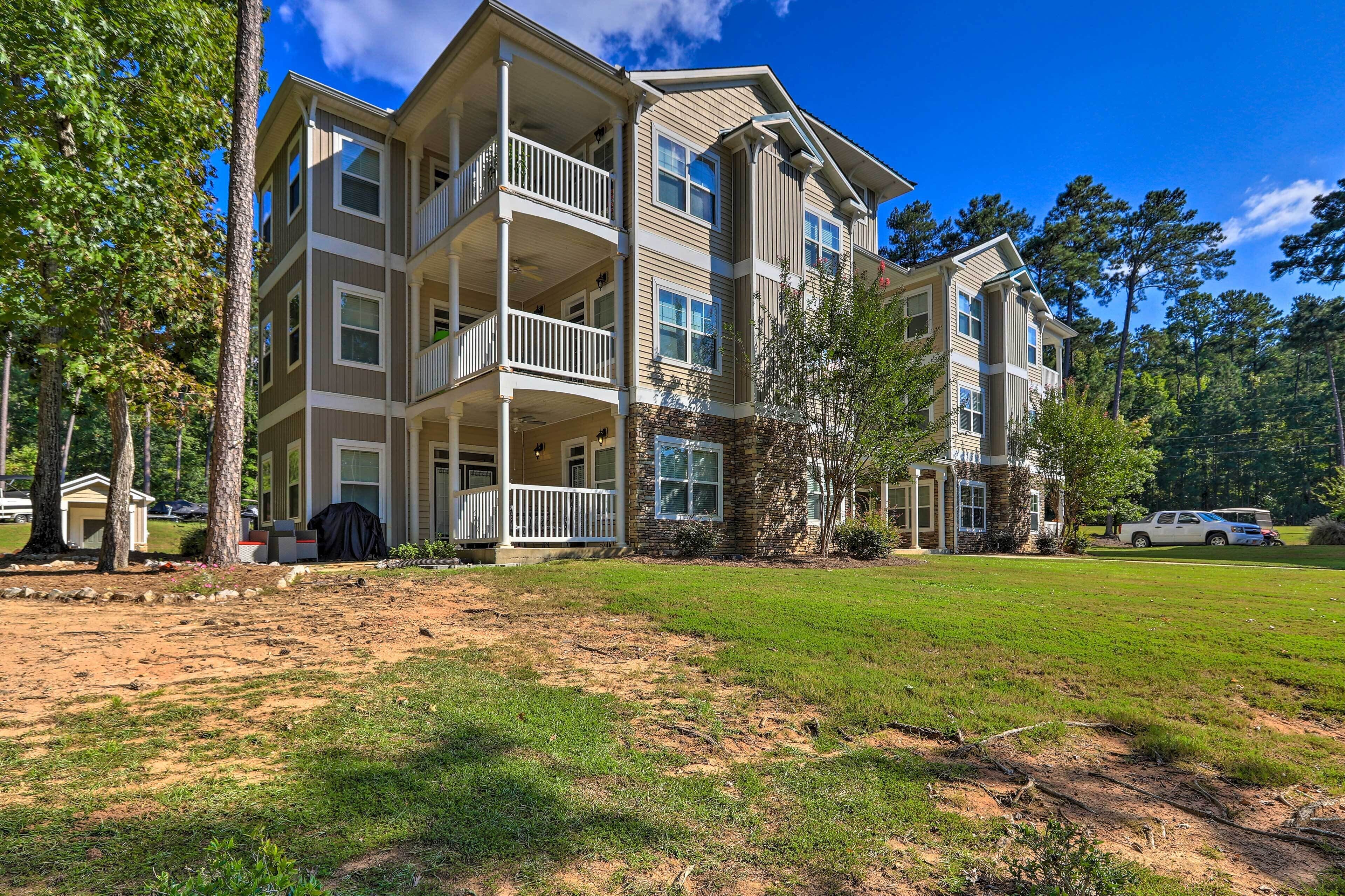 'Sunset Cove' Condo: Access to Lake Sinclair