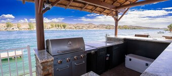 The Beachfront Villa 14