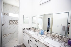 Towels - The Beachfront Villa 14 (Earp)