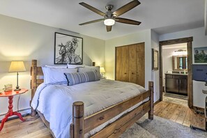 2 bedrooms, desk, iron/ironing board, Internet - Main Street Frisco Condo w/ Private Patio! (Frisco)