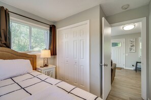 1 chambre, fer et planche à repasser, accès Internet, draps fournis
