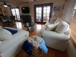 Smart TV - Mermaid House! Pool, Dockage, Outdoor Bar! (Ramrod Key)