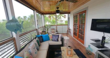 Mermaid House: Heated Pool, Dual Dockage & Outdoor Bar on the Canal