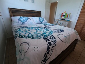 3 bedrooms, desk, free WiFi, bed sheets - Mermaid House! Pool, Dockage, Outdoor Bar! (Ramrod Key)