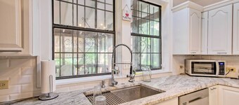 Pet-Friendly Natchez Home: Walk to Downtown!