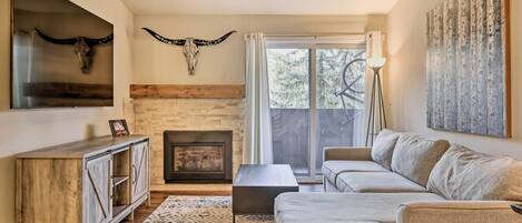 TV, fireplace