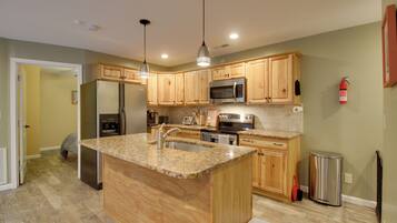 Microwave, dishwasher, coffee/tea maker, toaster