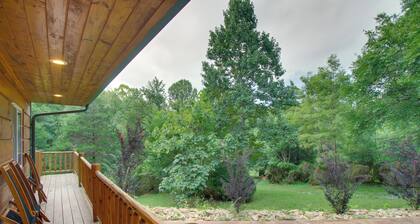 Cozy Goode Cabin w/ Deck ~ 17 Mi to Lynchburg