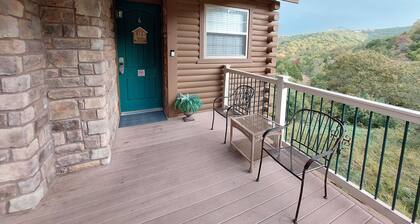 Ozark Mountain Walk-in Log Cabin by Silver Dollar City & Table Rock Lake!