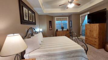 2 bedrooms, iron/ironing board, free WiFi, bed sheets