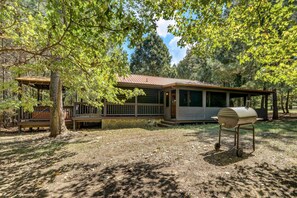 Terrace/patio - Private Broken Bow Cabin w/ Hot Tub + Gazebo! (Broken Bow)