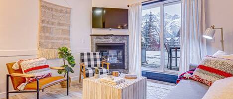 Smart TV, fireplace, books, offices
