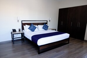 Ropa de cama de alta calidad, escritorio y cortinas blackout 