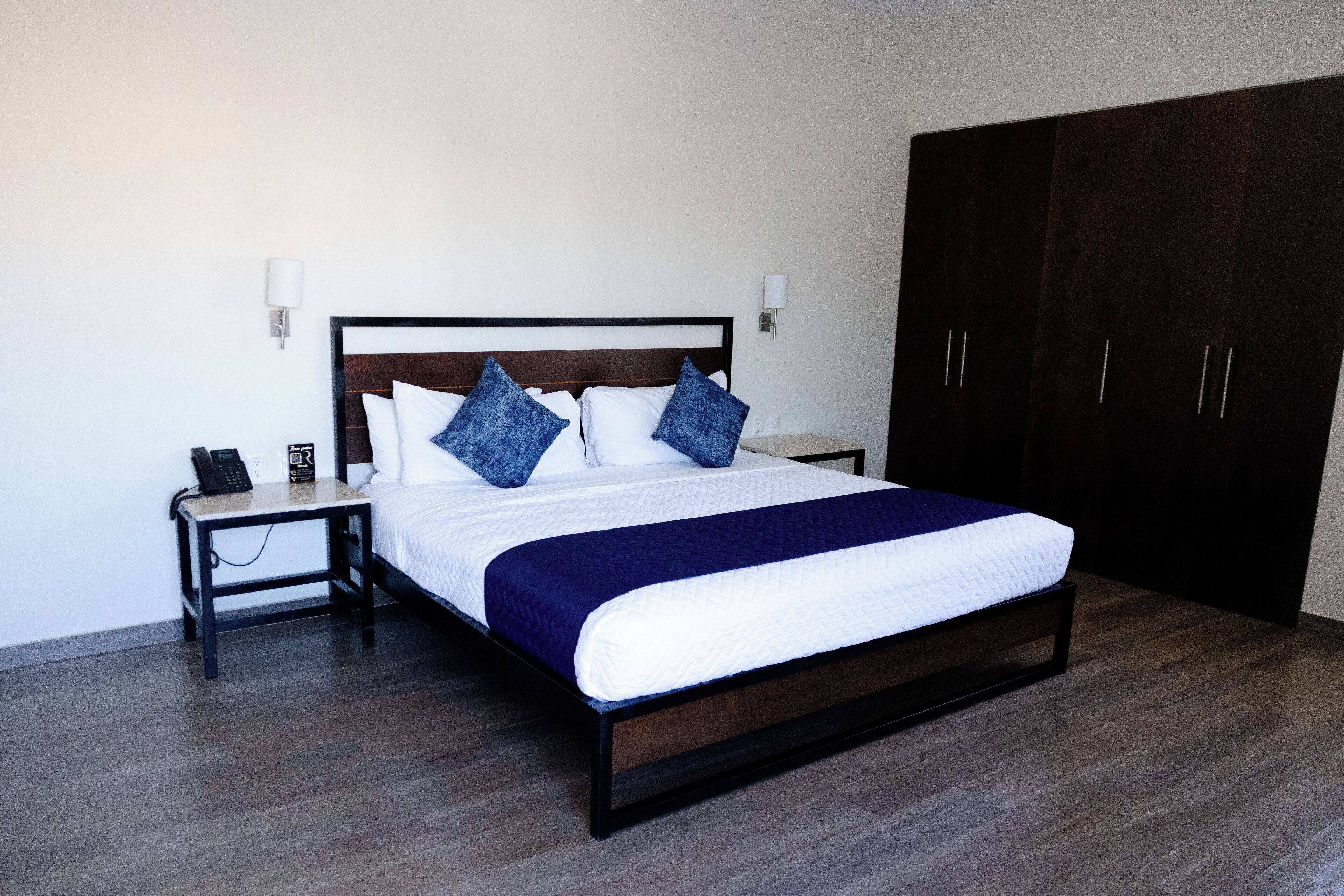 Chambre Junior | Literie de qualité supérieure, bureau, rideaux occultants