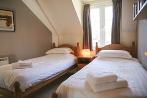 4 chambres, fer et planche à repasser, accès au Wi-Fi (inclus)