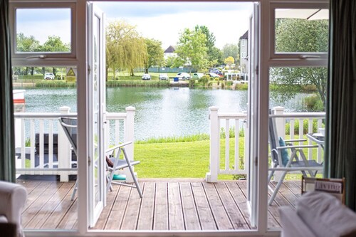 Isis Lake 07, Carpe Diem - Lakeside Holiday Lodge, On-site Facilities, Sleeps 8