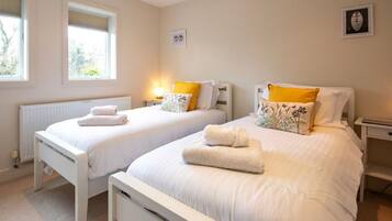 4 bedrooms, iron/ironing board, free WiFi, bed sheets