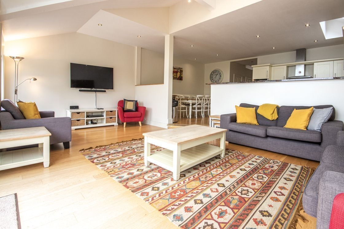 Smart TV, DVD player, stereo