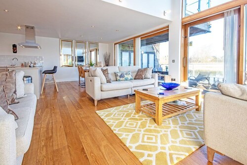 Waters Edge 05, Amaranth Lodge (P) - Lakeside Holiday Home, Hot Tub, Sleeps 6