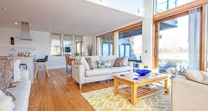 Waters Edge 05, Amaranth Lodge (P) - Lakeside Holiday Home, Hot Tub, Sleeps 6