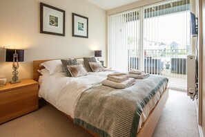 5 bedrooms, iron/ironing board, free WiFi, bed sheets - Howells Mere 26, Swans Down (P) (Somerford Keynes)