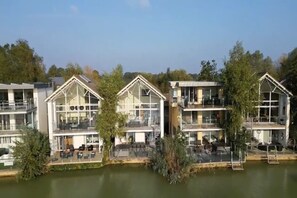 Exterior - Howells Mere 26, Swans Down (P) (Somerford Keynes)