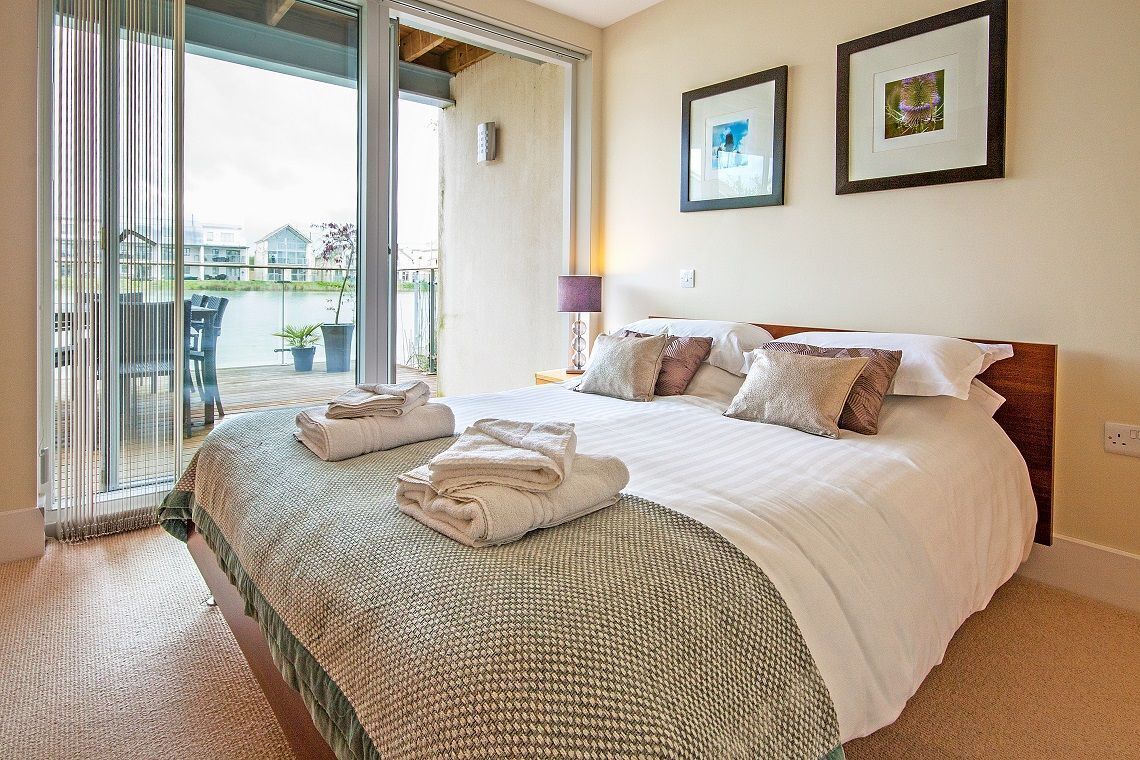 5 bedrooms, iron/ironing board, free WiFi, bed sheets