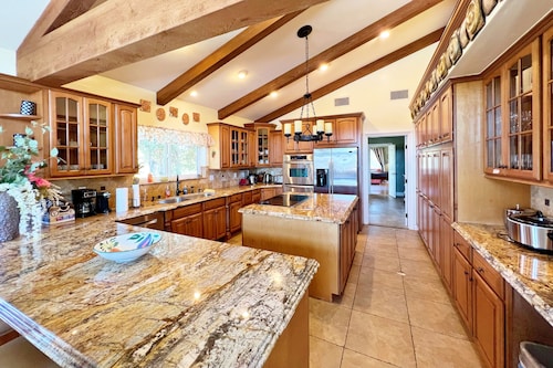 House with pool/spa/minutes to wineries