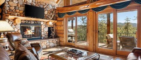 Télévision à écran plat, cheminée, espaces bureaux