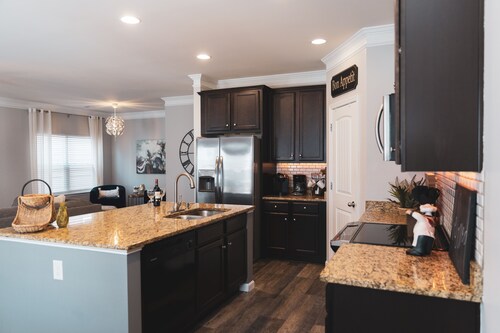 Beautiful Modern 3 Bedroom Home in Woodstock, GA