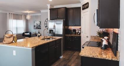 Beautiful Modern 3 Bedroom Home in Woodstock, GA