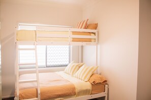 4 Schlafzimmer, Bügeleisen/Bügelbrett, Bettwäsche