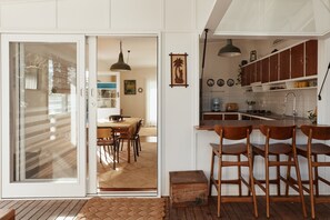 Dining - BAY PROPERTIES | The Sailor Shack (Yamba)