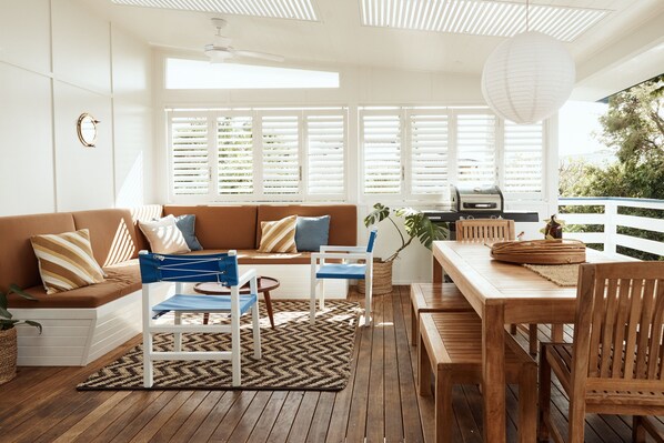 Outdoor dining - BAY PROPERTIES | The Sailor Shack (Yamba)