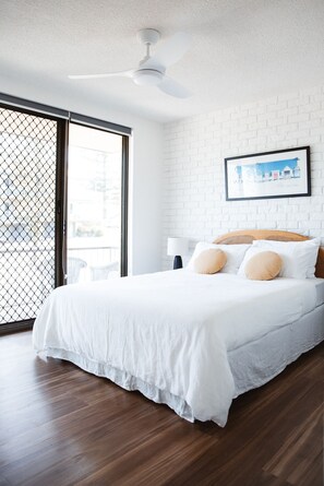 2 bedrooms, iron/ironing board, bed sheets