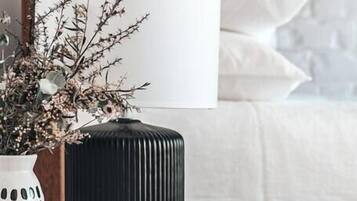 2 makuuhuonetta, silitysrauta/-lauta, vuodevaatteet