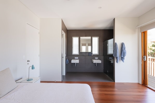 2 bedrooms, bed sheets