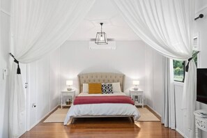 1 habitación, tabla de planchar con plancha, wifi gratis y ropa de cama