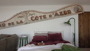 1 chambre, fer et planche à repasser, draps fournis